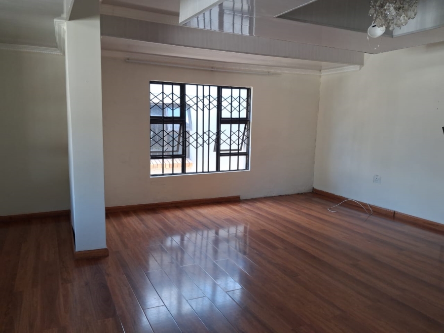 To Let 5 Bedroom Property for Rent in Cambridge Eastern Cape